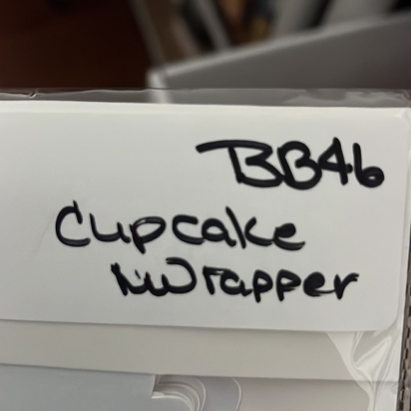 Celebrate it - 18 pce Cupcake wrappers - Picture 5 of 5